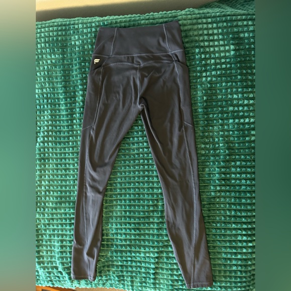 Fabletics black pure luxe leggings, size small - Picture 3 of 4